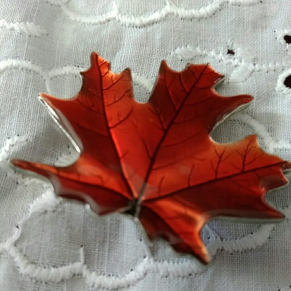 Vintage Enamel Pewter Maple Leaf Pin